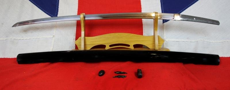 A Stunning, Early, Signed Munemitsu, Bizen School Koto Blade Katana With Hi Circa 1480. A Most Beautiful And Incredibly Elegant Ancient Samurai Sword By a Master Smith Of the 15th Century, Of The Reign Of The Emperor Go-Tsuchimikado (後土御門天皇) — image 2