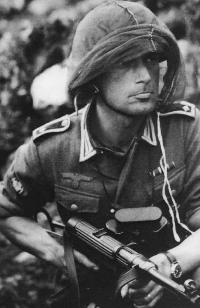 A Super and Intriguing WW2 German, Third Reich, Military, Surveillance Officer's Wrist Watch, Stamped, DI H, Deutsches Inteligenz {or Italienisch For Afrika Korps} Heer. Made For The German Armed Forces By Helvetia Swiss Watch Co. Good Working Order and — image 8