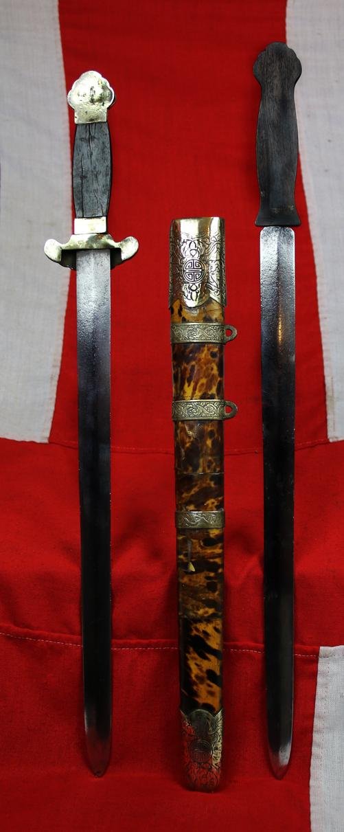 A Most Scarce Antique Ching Dynasty Chinese Shuāngjiàn (雙劍). A Twin-Sword Jian, Late 18th Early 19th century. Near Identical to Admiral Sir James Hanway Plumbridge's Sword in the National Maritime Museum Collection. His Sword Was a Single Blade Version — image 6