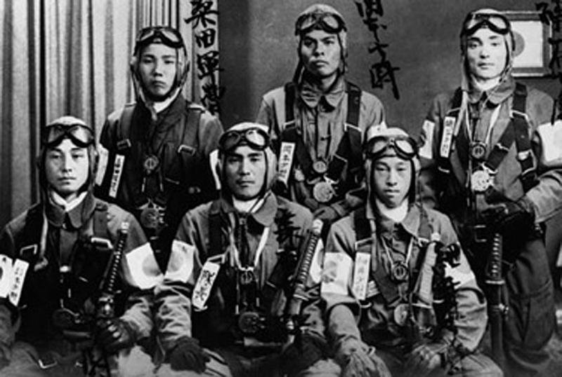 Absolutely Superb & Rare Japanese Fujiwara Ancestral Clan, Blade Signed Echizen Kuni Musashi Daijo Fujiwara Yasuhiro 肥前国武蔵大掾藤原康広 WW2 Pilot's Sword. Used By The Pilot's Samurai Ancestors in The 1600's Last Used In WW2 — image 9