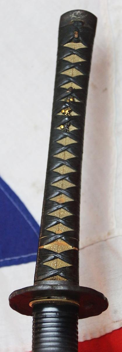 A Stunning Ancient Koto Museum Grade Long Katana, Circa 1480's Around 550 Years Old, all Original Edo Fittings, Entomological Kachimushi Tsuba and Suzumebachi Menuki — image 6