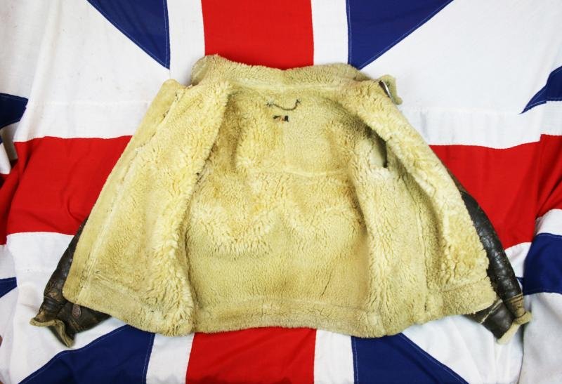 A Superb Piece Of WW2 Anglo American Aeronautical History, and An Absolute Beauty. An Original, 1940's B3 WW2 USAAF Pilots Sheerling Jacket. Perry Sportswear Co of Newburgh New York Contract. In Super, Wearable Condition — image 3