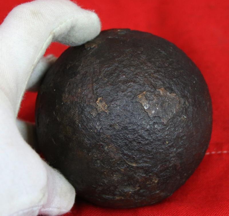A Superb Original Waterloo Recovered Souvenir '6 Pounder ' Royal Artillery Cannon Ball Fired at La Haye Sainte During The Battle, Recovered From The Farm. With Clear Impact Site To The Ball. — image 5
