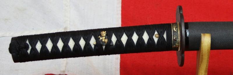 A Simply Stunning A Fabulous Original Antique Shinto Early Edo Period Chisa Katana. Wondrous Pure Gold and Shakudo Mounts Of The Tale of Momotarō, the Demon and The Monkey. Superbly Beautiful Blade Hamon and Hada Grain — image 3