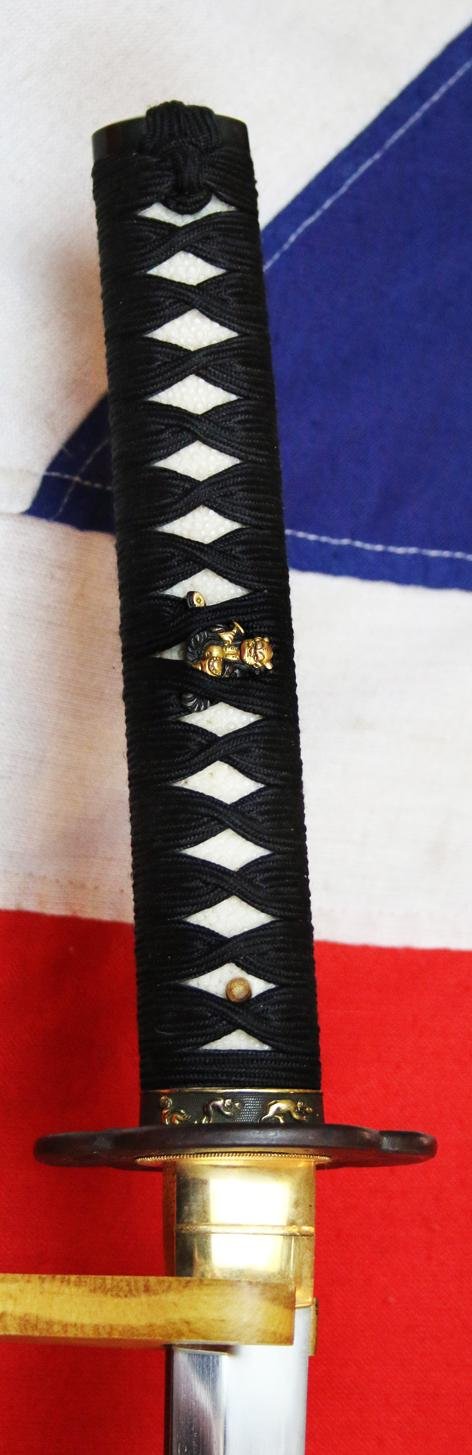 A Simply Stunning A Fabulous Original Antique Shinto Early Edo Period Chisa Katana. Wondrous Pure Gold and Shakudo Mounts Of The Tale of Momotarō, the Demon and The Monkey. Superbly Beautiful Blade Hamon and Hada Grain — image 4