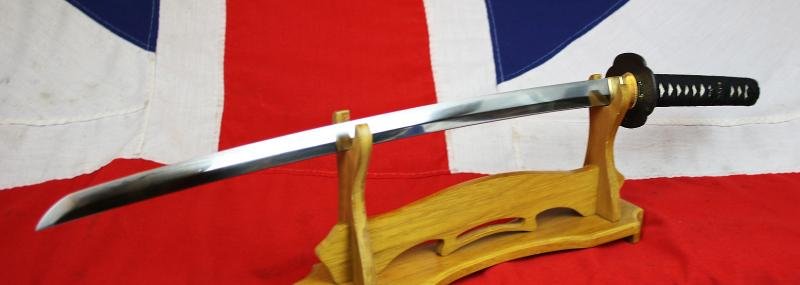 A Simply Stunning A Fabulous Original Antique Shinto Early Edo Period Chisa Katana. Wondrous Pure Gold and Shakudo Mounts Of The Tale of Momotarō, the Demon and The Monkey. Superbly Beautiful Blade Hamon and Hada Grain — image 6