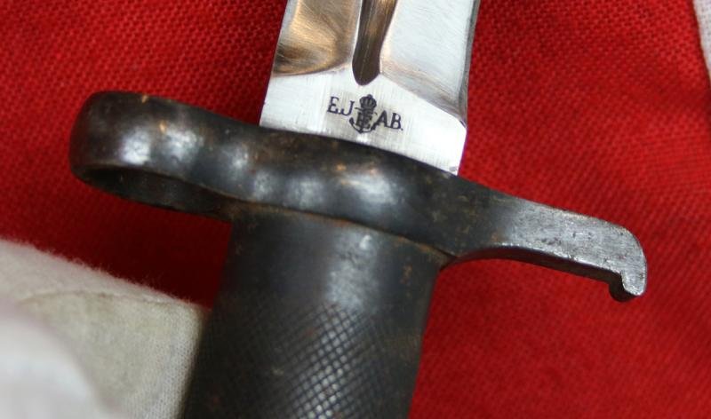 Swedish M1896 Mauser Bayonet, Knife Bayonet for Use on the 6.5 mm. m/1896 Swedish Mauser rifle. The M/1896 Bayonet Was Also Used With the M/1938 Short Rifle and AG42b Ljungmann Self-Loading Rifle During WW2 — image 4