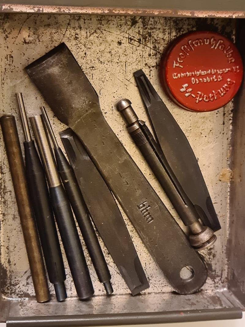 An Incredibly Rare And Immensely Desirable Original Collectors Item For Machine Gun Collectors. A 1938 Dated Mauser, WW2 German MG 34 Machine Gunners Tool Kit — image 7