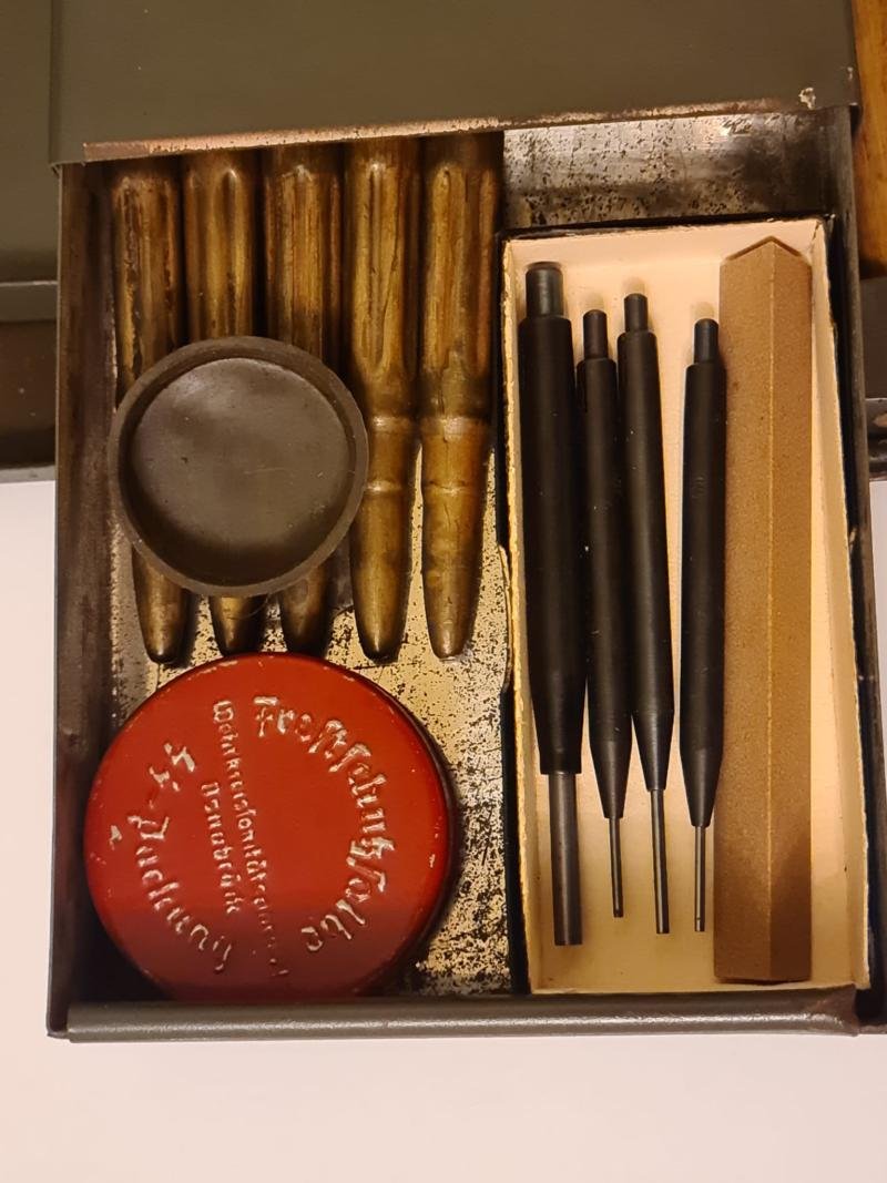 An Incredibly Rare And Immensely Desirable Original Collectors Item For Machine Gun Collectors. A 1938 Dated Mauser, WW2 German MG 34 Machine Gunners Tool Kit — image 8