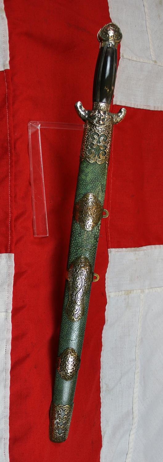 A Most Scarce Antique Ching Dynasty Chinese Shuāngjiàn (雙劍). A Twin-Sword Jian, Late 18th Early 19th century. Near Identical to Admiral Sir James Hanway Plumbridge's Sword in the National Maritime Museum Collection. And The Metropolitan In New york — image 4