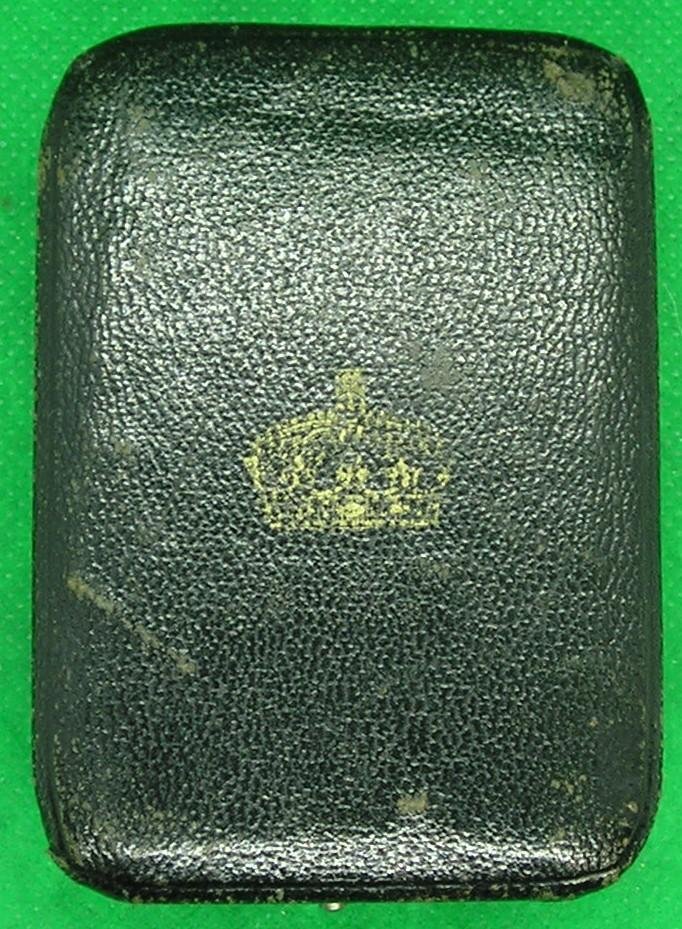 MINT CASED WW1 CANADIAN MEMORIAL CROSS, OFFICER 8th CANADIAN INFANTRY, K.I.A F&F 22-5-1915 & M.I.D A MONTH AFTER HIS DEATH 22-6-1915 — image 4