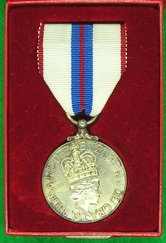 MINT BOXED 1977 SILVER JUBILEE MEDAL — image 2