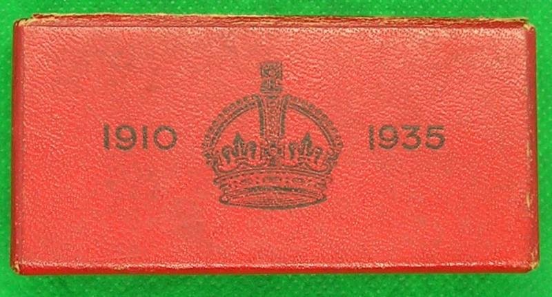 MINT BOXED 1935 SILVER JUBILEE MEDAL — image 3