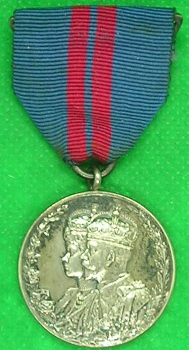 1911 CORONATION MEDAL — image 2