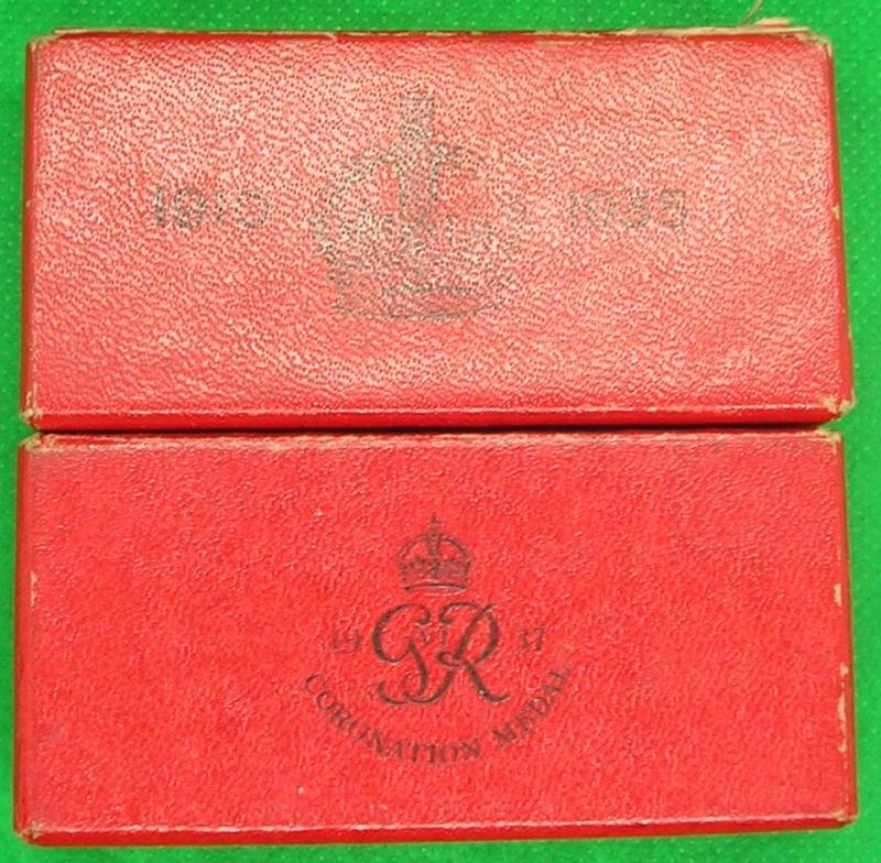 MINT BOXED 1935 JUBILEE & 1937 CORONATION MEDALS, INSPECTORS STAFF, BUCKINGHAM PALACE — image 3
