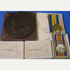 MINT BOXED WW1 PAIR & MEMORIAL PLAQUE, OFFICER 383rd SEIGE …