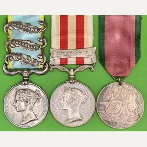 3 BAR CRIMEA PAIR & INDIAN MUTINY, LUCKNOW, 42nd ROYAL …