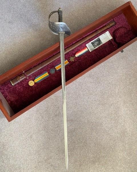 WW1 1914-15 TRIO, OFFICER 9th LIVERPOOL REGT, D.O.W F&F 12-11-1916, WITH THE RECIPIENTS SWORD, HOUSED IN A GLAZED CASE, FROM BOOTLE — image 3