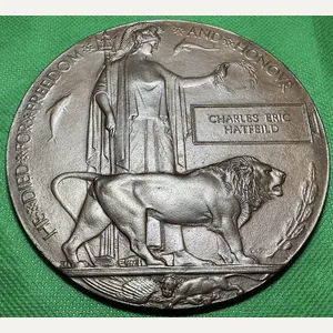 WW1 MEMORIAL PLAQUE, EAST KENT YEOMANRY OFFICER, MC RECIPIENT & …