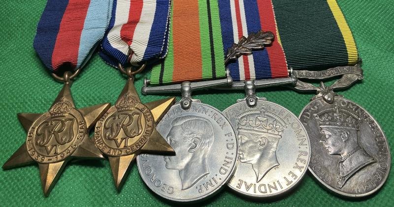 WW2 TERRITORIAL GROUP, 1/4th K.O.S.B FROM HAWICK, WOUNDED 1944 & M.I.D N.W.EUROPE 1945 — image 2