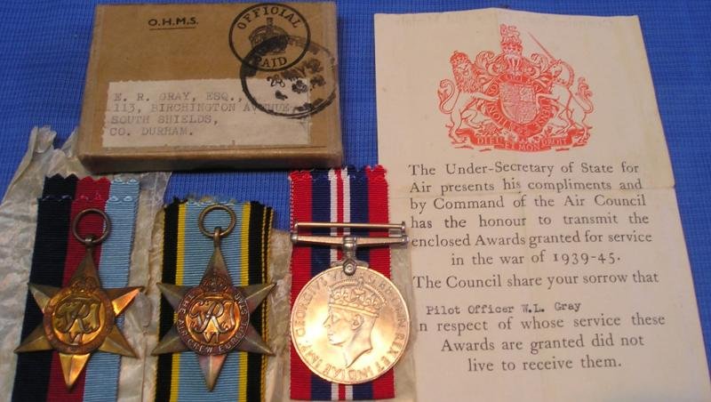 MINT BOXED WW2 CASUALTY GROUP, PILOT OFFICER, 90 SQUADRON R.A.F.VR, K.I.A 31-7-1943, FROM SOUTH SHIELDS — image 2