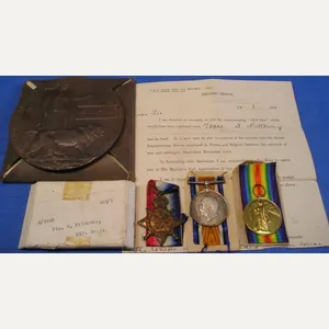MINT BOXED 1914 STAR TRIO & MEMORIAL PLAQUE, 1st RIFLE …
