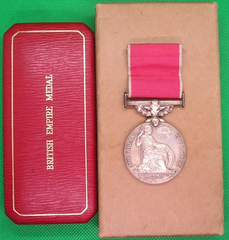 MINT CASED EIIR CIVIL BRITISH EMPIRE MEDAL, CHIEF LINEMAN, BRITISH RAILWAYS, CHESTER — image 2