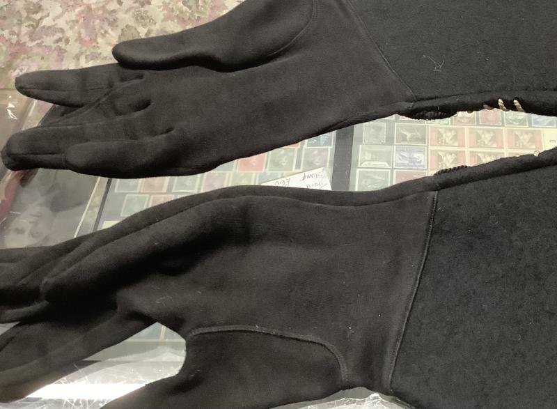 WWII LADIES 1940,s GLOVES — image 2