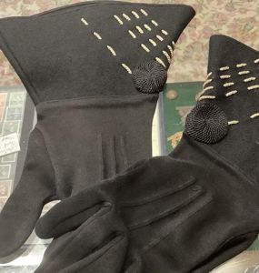WWII LADIES 1940,s GLOVES