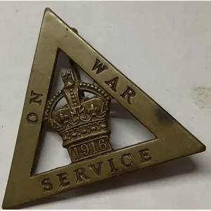 WWI BRASS ON WAR SERVICE BADGE