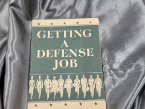WWII GETTING A DEFENSE JOB BOOKLET