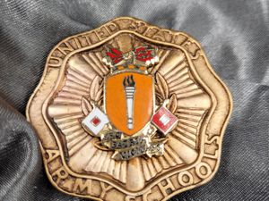 US ARMY SIGNAL CORPS SCHOOL BADGE