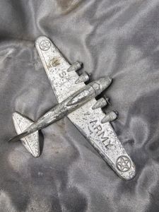 WWII ERA ERIE BOEING B-17 METAL TOY PLANE