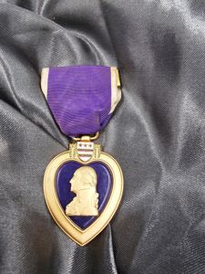 VIETNAM WAR ERA PURPLE HEART MEDAL