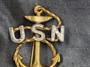 WWII US NAVY CHIEF PETTY OFFICER CAP BADGE