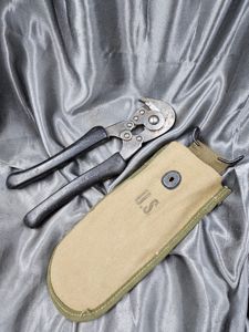WWII US MARINE CORPS CUTTER TOOL WITH POUCH