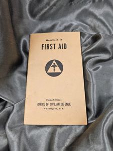 WWII US CIVIL DEFENSE FIRST AID MANUAL