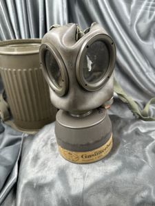 WWII GERMAN LUFTSHUTZ GAS MASK