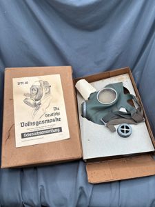 WWII GERMAN LUFTSHULTZ CIVILIAN GAS MASK