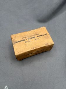 WWII US TOURNIQUET - SCISSORS - FORCEPS KIT