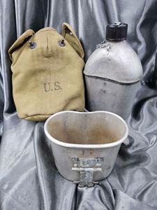 WWII US ARMY CANTEEN