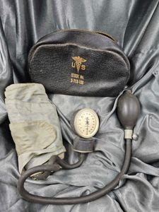 VIETNAM WAR ERA MEDICAL BLOOD PRESSURE CUFF