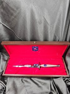 COMMEMORATIVE RAIDERS KNIFE