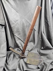 WWII BRITISH ENTRENCHING TOOL