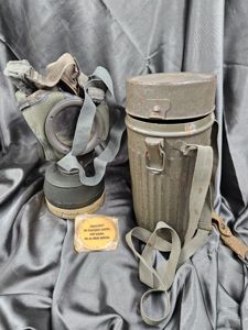 WWII GERMAN LUFTSHUTZ GAS MASK & CANISTER