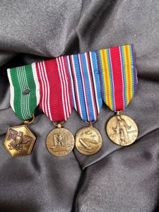 WWII VETERAN MINI MEDAL RACK