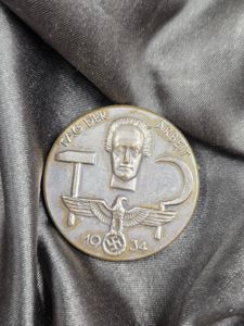 1934 GERMAN LABOR DAY TINNIE