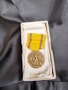 WWII EARLY AMERICAN DEFENSE MEDAL