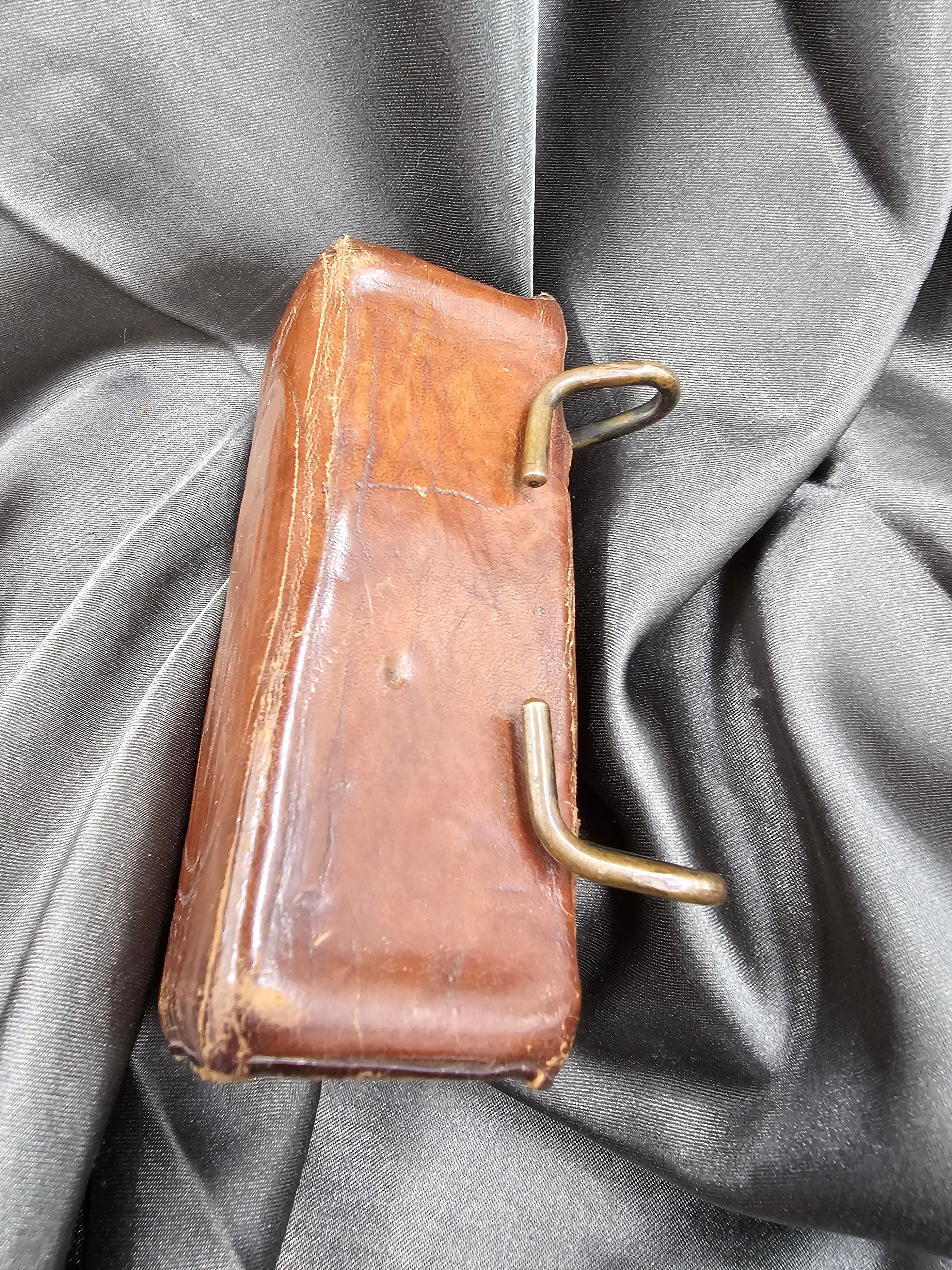 1905 UNIT MARKED .38 REVOLVER CARTRIDGE BOX WITH ORIGINAL SPENT BULLETS (INERT) — image 3