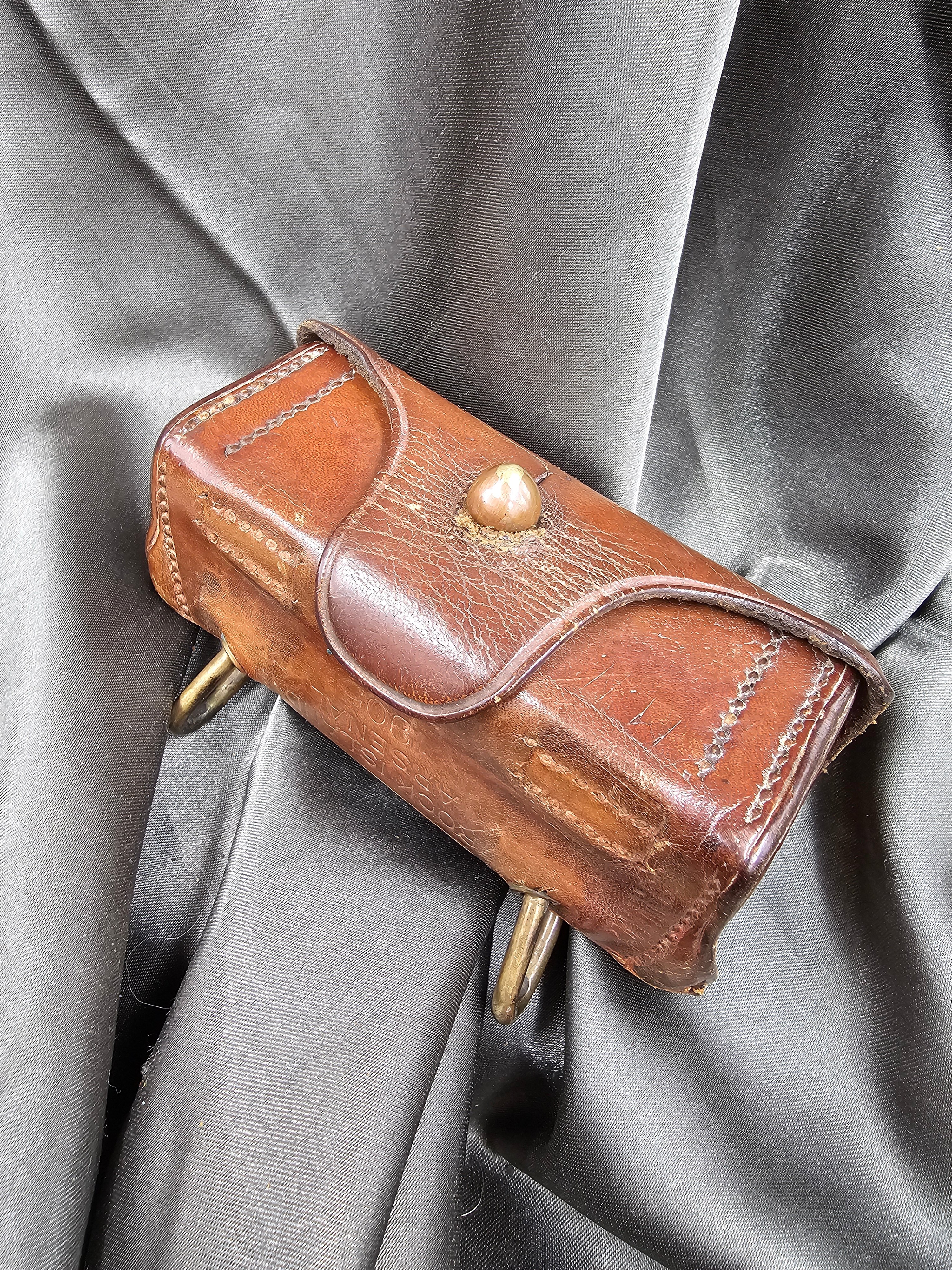 1905 UNIT MARKED .38 REVOLVER CARTRIDGE BOX WITH ORIGINAL SPENT BULLETS (INERT) — image 5